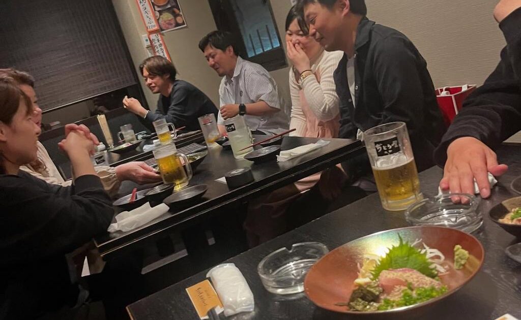 会社設立当初から勤務の社員の結婚祝い😀14年勤務で、来た時はまだ世間知らずの若者が、いまや頼れる人材です#プロミー #福岡市 #ポスティング #福岡ポスティング #ポスティング福岡 #福岡市ポスティング #集客 #販促 #広告 #配布 #広告代理店 #チラシ #プロモーション #スタッフ募集 #幹部社員募集 #独立起業 #FC #久留米市 #北九州市 #鹿児島市 #マーケティング #followme