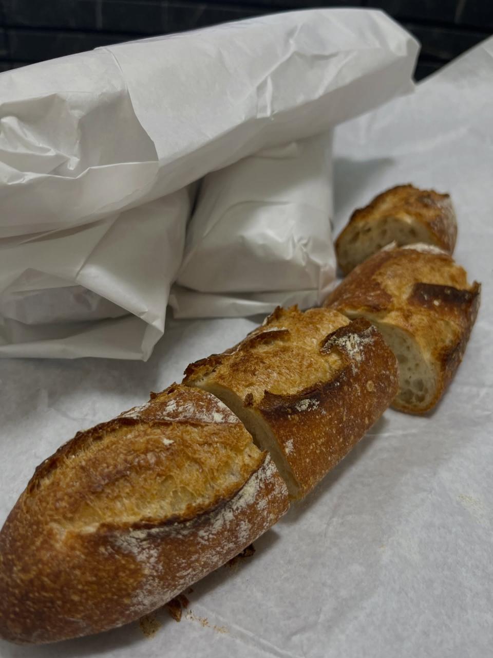 スタッフの方（本業が某有名ファミレスチェーンのベーカリー工場）から嬉しい届け物️バケット4本　笑いつもありがとうございます#プロミー #福岡市 #ポスティング #福岡市ポスティング #スタッフ募集